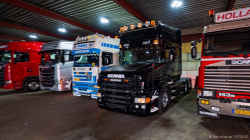 20251019-Tom-Holding-00408